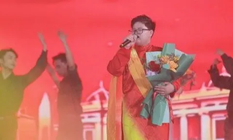 Đoàn Ngọc Gia Bảo đoạt giải Nam ca sĩ triển vọng tại Búp Sen vàng