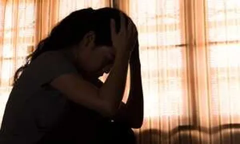 Vay tiền để sống, chồng vẫn không chịu về quê vì sợ 'người ta cười vào mặt'