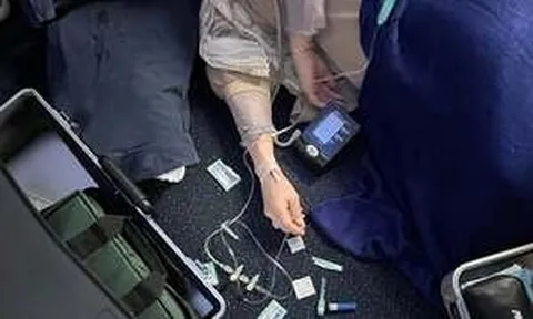 Bác sĩ Việt cứu hành khách nước ngoài ngất xỉu trên máy bay ở độ cao hơn 10.000m