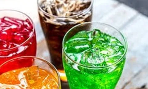 Loại nước "phá gan" không kém rượu bia, làm tăng nguy cơ gan nhiễm mỡ lên 60%, nhiều người Việt uống mỗi ngày