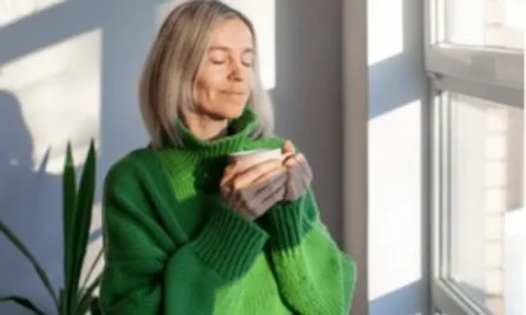 5 việc phụ nữ trên 50 nên làm mỗi ngày trước 9h sáng