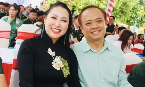 Nữ nghệ sĩ là mẹ đơn thân U50, Phó viện trưởng được đại gia miền Tây yêu say đắm