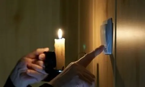 Khách thuê nhà giá 15 triệu đồng/tháng không trả tiền đúng hạn, chủ nhà liền cắt điện nước gây áp lực, tòa án tuyên bố: Không nên làm vậy!