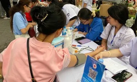 Người phụ nữ 'gầy như que củi' vẫn mắc bệnh gan nhiễm mỡ