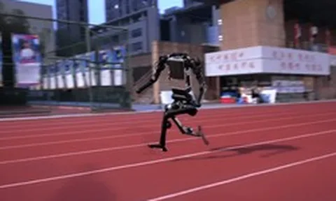 Robot Trung Quốc chạy 100m chỉ mất 10 giây