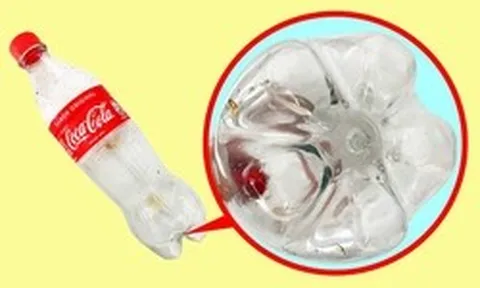 Tại sao hầu hết các chai nước ngọt bằng nhựa đều có cấu trúc hình cánh hoa ở đáy?