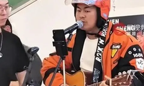 Chàng shipper giao đồ ăn bất ngờ được ca sĩ nổi tiếng mời đi diễn chung, ca sĩ hóa ra cũng từng làm shipper