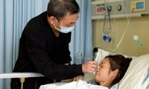 Người phụ nữ 50 tuổi bị tê chân nhưng lại phát hiện ung thư đại trực tràng giai đoạn cuối, không thể phẫu thuật