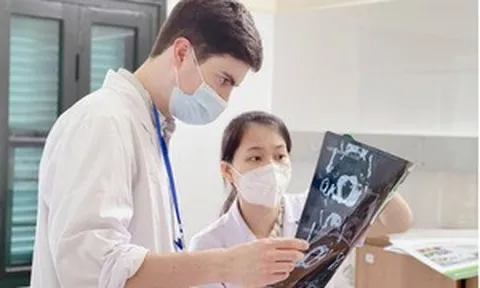 Sinh viên Oxford, Heidelberg sang Việt Nam học ca bệnh 'chỉ có trong y văn'