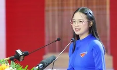 Profile siêu xịn của nữ đoàn viên áo xanh đang HOT nhất MXH: Vừa lên mạng đã va phải "con nhà người ta"!