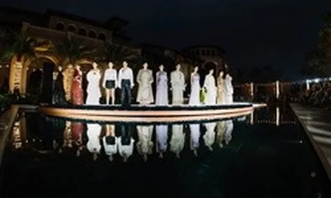 “Kiêu hãnh thầm lặng”: Show thời trang đẳng cấp mang dấu ấn Lakeside Residences