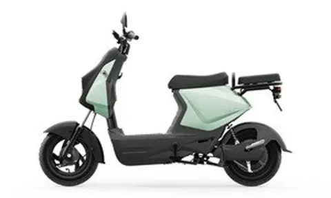 VinFast Amio - xe máy điện 'hai yên, có bàn đạp' cho lứa tuổi học sinh