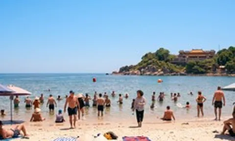 Đi du lịch giữa nắng nóng, nhiều người không ngờ những thói quen này lại âm thầm đẩy nguy cơ đột quỵ lên cao