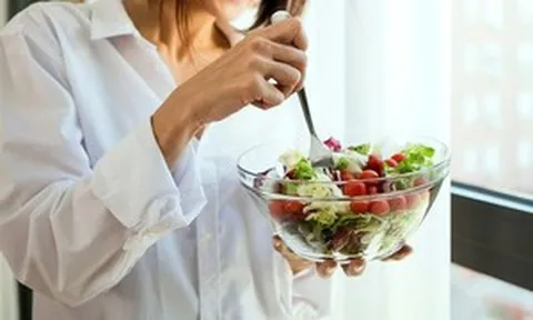 5 mẹo ăn uống giúp khuôn mặt thon gọn, rất tốt cho người béo mặt, nọng cằm