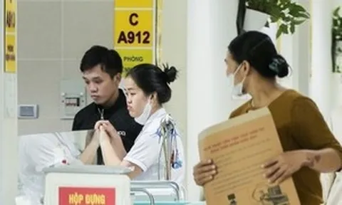 Người đàn ông hôn mê ngay cửa viện và nỗi đau phía sau lá đơn xin xuất viện sớm