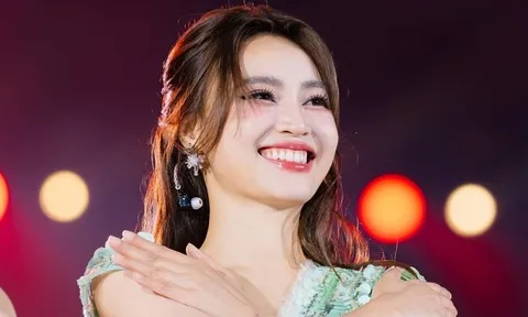 "Ngọc nữ màn ảnh" gặp lại "mối tình đầu" sau nhiều năm