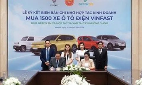 Taxi Hương Giang mua mới 1.500 ô tô điện VinFast, mở rộng hợp tác với Green SM