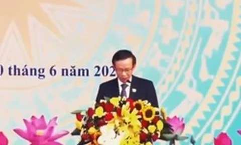1 phút 4 giây bài phát biểu từ 4 năm trước của nguyên hiệu trưởng ĐH Sư phạm Hà Nội viral trở lại