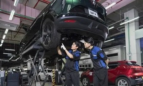 Chuyển từ xe xăng sang xe VinFast: 'Ít vào xưởng hơn, chi phí nhẹ hơn hẳn'