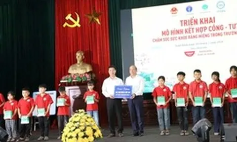 Khám, chăm sóc răng miệng cho học sinh Ninh Bình