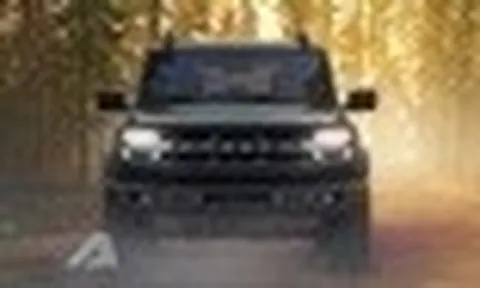 Ford nhá hàng 5 xe sắp ra mắt: Fiesta hồi sinh, Bronco mới, có cả xe xăng và điện, mang DNA của xe đua