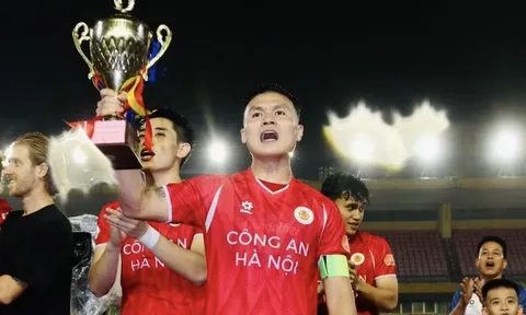 Cầu thủ Quang Hải chính thức đi vào lịch sử bóng đá Việt Nam