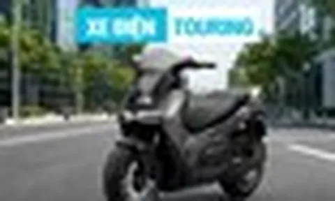 Lộ xe máy điện VinFast hoàn toàn mới tại Việt Nam: Thiết kế phong cách touring, động cơ đặt giữa, kính chắn gió cỡ lớn thoải mái đi phượt