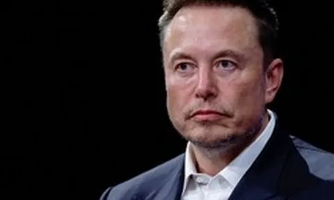 Tỷ phú Elon Musk dự báo tương lai 20 năm nữa gây chấn động: Con người vẫn nên học đại học