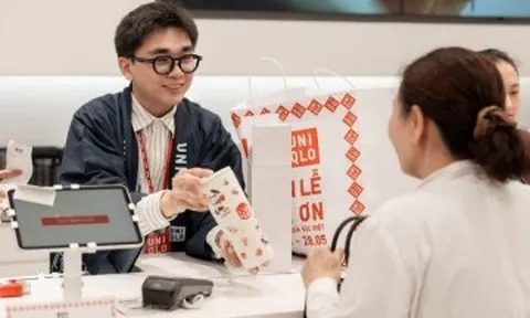 Hàng ngàn khách hàng đổ bộ cửa hàng UNIQLO trong ngày đầu tiên của Tuần Lễ Cảm Ơn