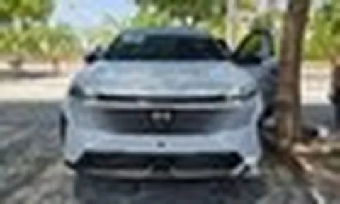 Ảnh thực tế Peugeot 3008 đời mới tại Việt Nam: Dáng coupe sành điệu, màn cong siêu dài, chờ giá để cạnh tranh CX-5, Tucson