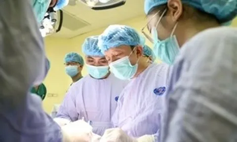 Tưởng nhiệt miệng thông thường, đi khám phát hiện ung thư ở tuổi 33