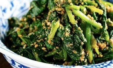 Người đàn ông 41 tuổi tử vong vì urê huyết, ai cũng ngỡ ngàng khi biết "thủ phạm" là 4 món rau tưởng càng ăn càng... khỏe