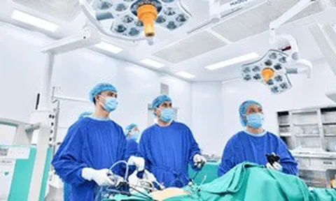 Vinmec Hạ Long cứu nữ bệnh nhân 45 tuổi thoát nguy cơ thủng đại tràng do polyp
