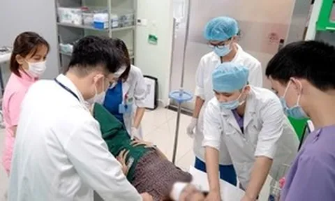 Cơn đau ngực cuối thai kỳ hé lộ nhồi máu cơ tim suýt cướp sinh mạng hai mẹ con