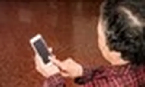 Gen Z cố gắng 'cai nghiện' smartphone, U60 lại đổ đi xô học AI: Cuộc đảo ngôi công nghệ gây bất ngờ năm 2026