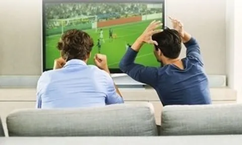 Cách bảo vệ não bộ khi thức khuya liên tục để xem World Cup