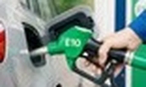 Các hãng xe tiếp tục lên tiếng về xăng E10