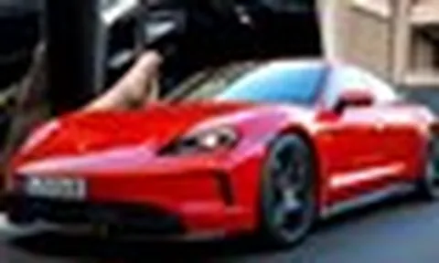 Porsche Taycan 2027 ra mắt: Dễ khiến dân chơi xiêu lòng với hộp số giả lập 8 cấp, bộ pin lớn hơn, AI thông minh hơn