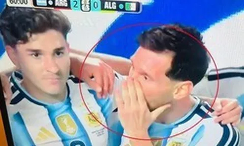 Vì sao Messi dùng tay che miệng nói chuyện lại thoát thẻ đỏ, liệu có phải ưu ái siêu sao?