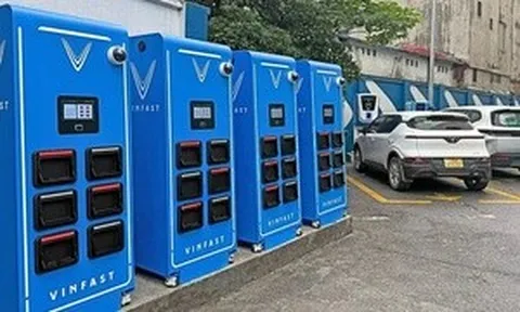 Trạm đổi pin phủ rộng, xe điện ngày càng tiện như xe xăng