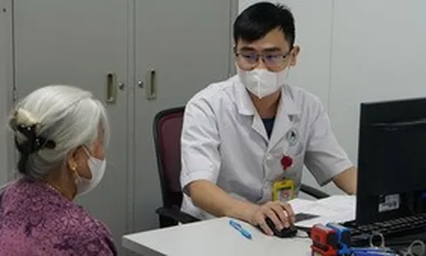 Hết cảnh chen chúc từ 5h sáng, người bệnh ngỡ ngàng khi 10 phút đã được gọi khám