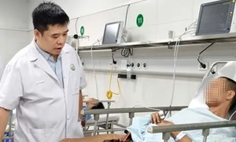 Xà beng dài 1,5 mét đâm xuyên đùi người đàn ông khi đang làm việc