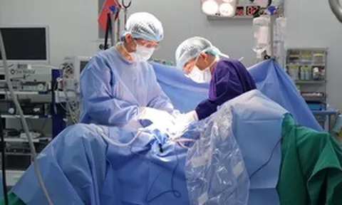 Bị ung thư xâm lấn bàng quang, bệnh nhân thoát cửa tử nhờ chiến lược khác thường