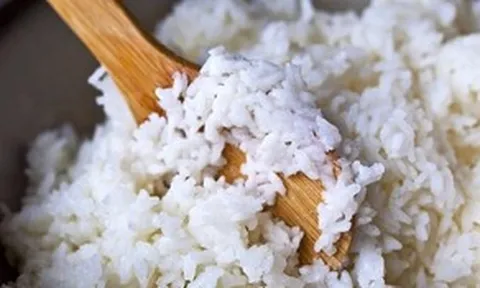 Cách nhận biết cơm đã bị ôi thiu