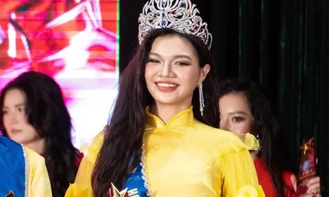 Người đẹp Khánh Hòa gây sốt với khoảnh khắc đăng quang trong tà áo dài