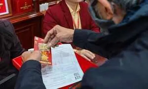 Giá vàng rung lắc, nhà đầu tư có nên mua?