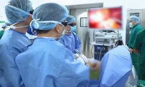 Đi khám đau lưng, người phụ nữ 63 tuổi phát hiện khối u phổi 'ẩn nấp'