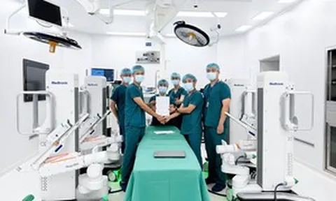 Vinmec Đà Nẵng lập chuẩn mới cho y học miền Trung khi sử dụng robot phẫu thuật