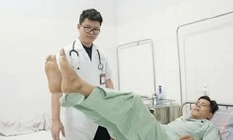 Đang khỏe mạnh, người đàn ông 33 tuổi bất ngờ đột quỵ sau khi chơi bóng đá: Thủ phạm là cú va chạm nhiều người vẫn nghĩ "không đáng lo"