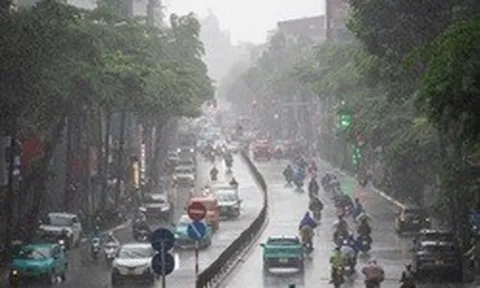 Ảnh: Hoàn lưu bão số 1 gây mưa lớn tại Hà Nội